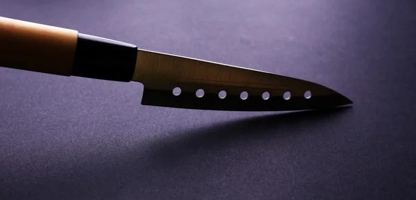 Cuchillo de cocina aislado en negro — Foto de Stock