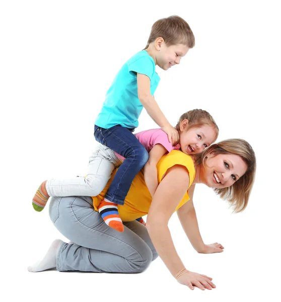 Bambini piccoli con bella mamma isolata su bianco — Foto Stock