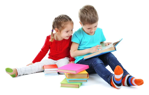 Kleine Kinder mit Büchern isoliert auf weiß — Stockfoto