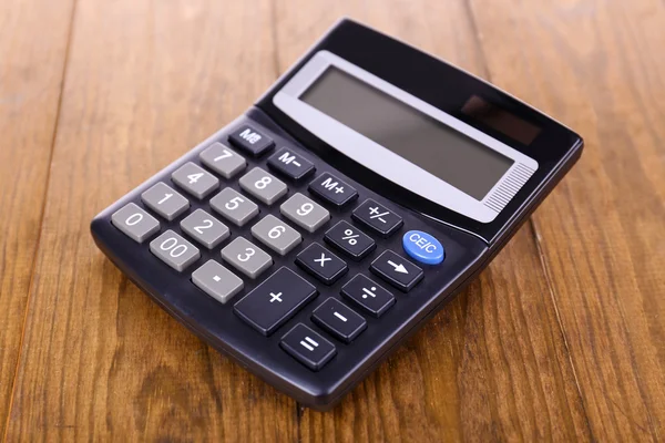 Calcolatrice digitale sul primo piano del tavolo — Foto Stock