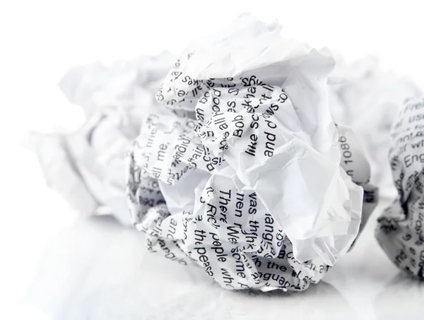 Crumpled papirbolde isoleret på hvid - Stock-foto