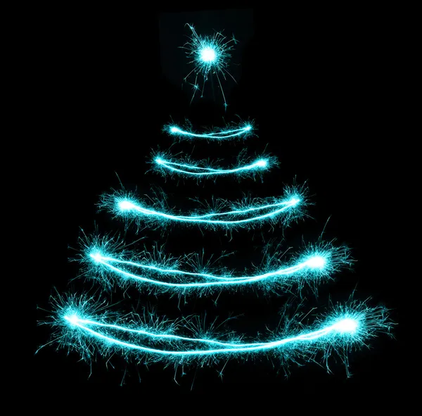 黒の背景にクリスマス ツリーの形をした花火 — ストック写真