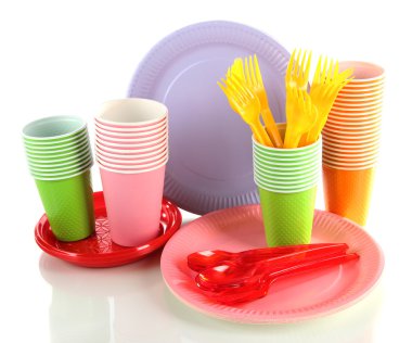 çok renkli plastik sofra üzerinde beyaz izole