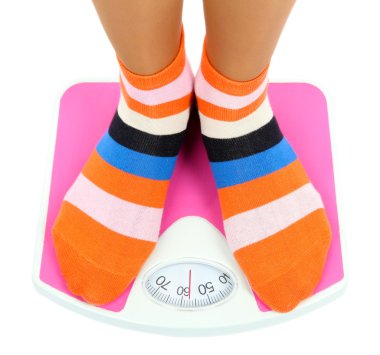 ayakları üzerinde beyaz izole ölçekler üzerinde