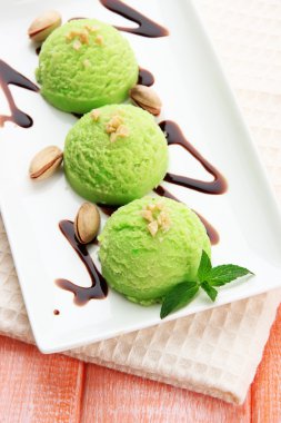 lezzetli dondurma plaka üzerinde tablo yakın çekim