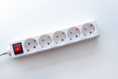 Güç dalgalanması, beyazda izole.