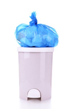 çöp ve plastik çöp torbası, üzerinde beyaz izole