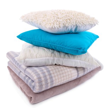 renkli yastıklar ve üzerinde beyaz izole İskoç şalılar