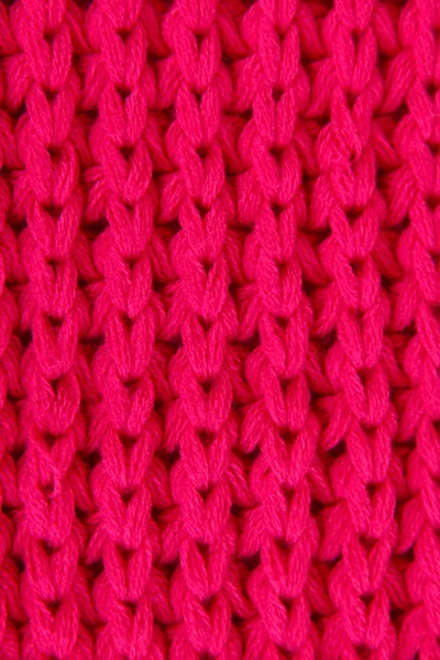 温暖针织的围巾粉红色背景特写 — 图库照片