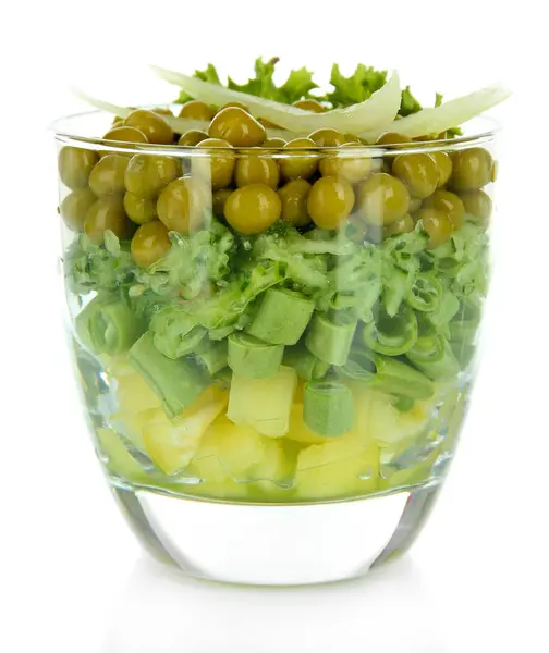 Taze sebze, üzerinde beyaz izole lezzetli salata — Stok fotoğraf