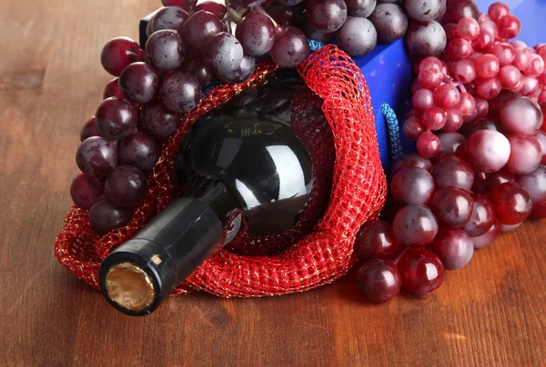 Gift box with wine on wooden table close-up — Stock Photo, Image