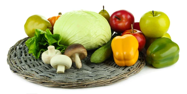 Olika frukter och grönsaker på wicker stå isolerad på vit — Stockfoto