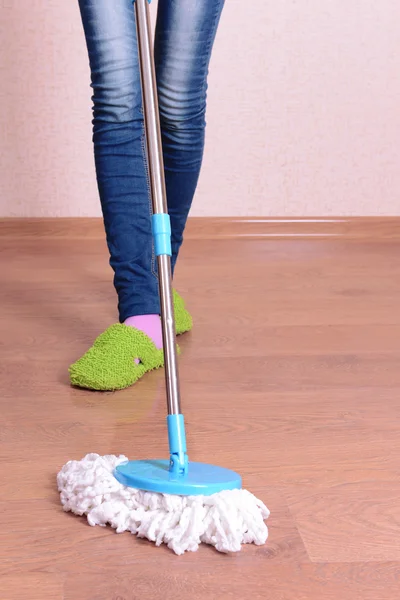 House cleaning with mop — Stock Photo, Image