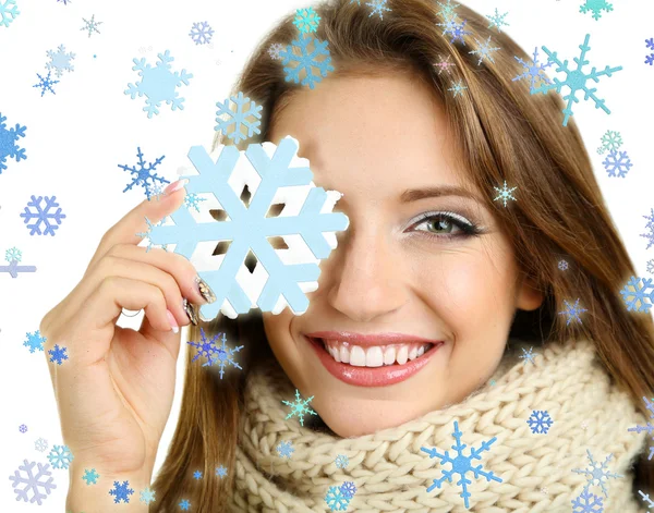 Hermosa chica sonriente con copo de nieve de Navidad aislado en blanco —  Fotos de Stock