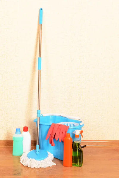 Attrezzature per la pulizia della casa con mop — Foto Stock