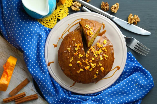 Delicious pumpkin pie on plate on wooden table close-up — Stock Photo, Image