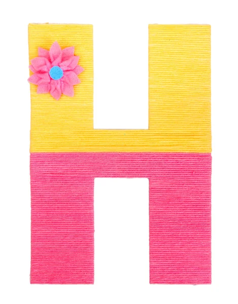 Carta H criado com quintal de tricô brilhantemente colorido isolado em branco — Fotografia de Stock