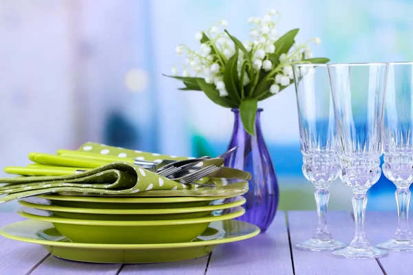 Clean dishes on wooden table on light background — Stock Photo, Image