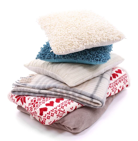 Kolorowe poduszki i pledy na białym tle — Zdjęcie stockowe