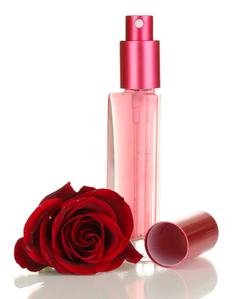 Profumo donna in bella bottiglia con rosa isolata su bianco — Foto Stock