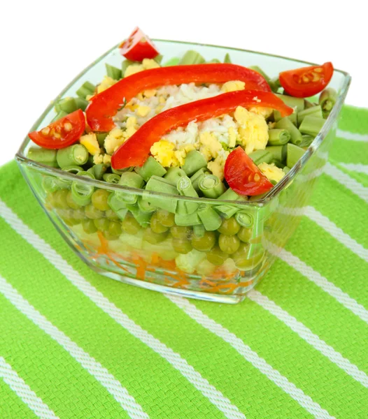 Ensalada sabrosa con verduras frescas, aisladas en blanco — Foto de Stock