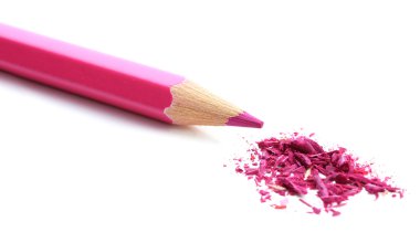 netlik üzerinde beyaz izole talaşı ile pembe kalem