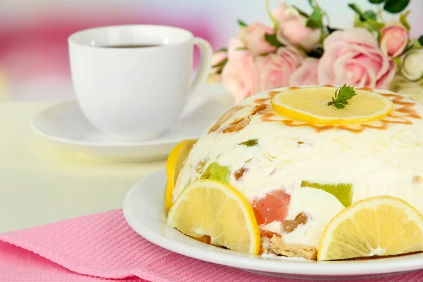 Delicious jelly cake on table on light background — Stock Photo, Image