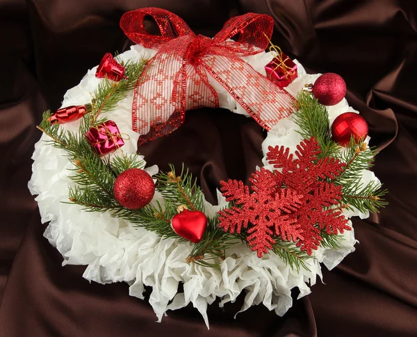 Couronne de Noël sur fond de tissu — Photo