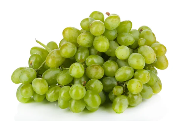 Dojrzałe zielone winogrona izolowane na białym — Zdjęcie stockowe