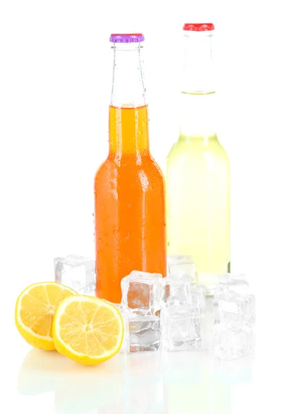 Getränke in Glasflaschen isoliert auf weiß — Stockfoto