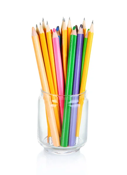 Lápis coloridos em vidro isolado em branco — Fotografia de Stock