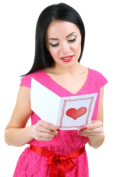 Jolie jeune femme avec carte Valentine isolée sur blanc — Photo