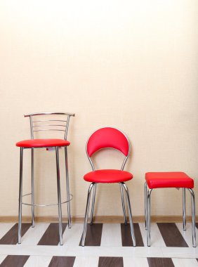 modern deri sandalye ahşap zemin üzerine ile güzel iç