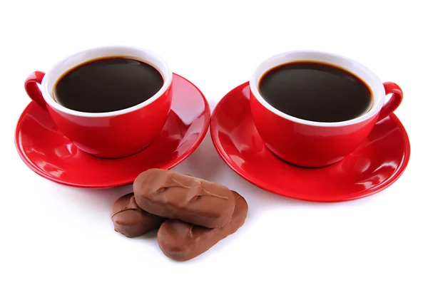 Czerwone kubki silne barów kawy i czekolady na białym tle — Zdjęcie stockowe