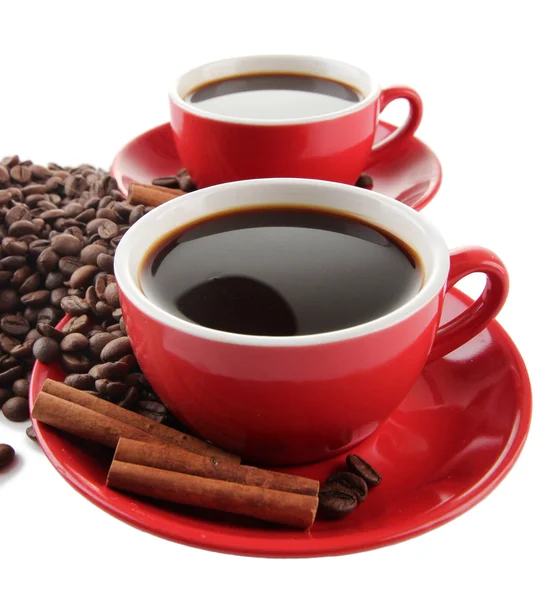 Red cups of strong coffee and coffee beans close up — Stock Photo, Image