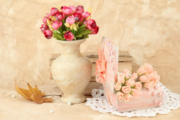 Beautiful still life with vintage casket and flowers — Stock Photo, Image