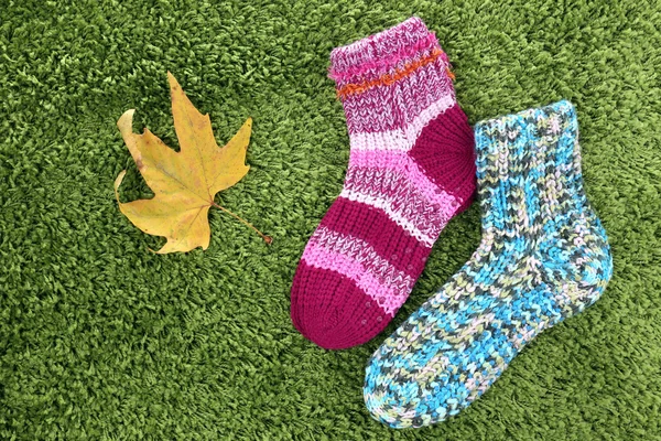 Wollen sokken, op een achtergrond met kleur — Stockfoto