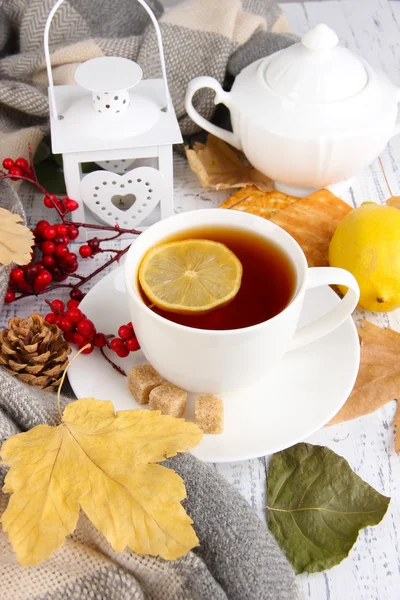 Tasse Tee mit Zitrone aus nächster Nähe — Stockfoto