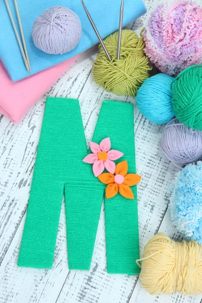 One letter of knit handmade alphabet close up — Stock Photo, Image