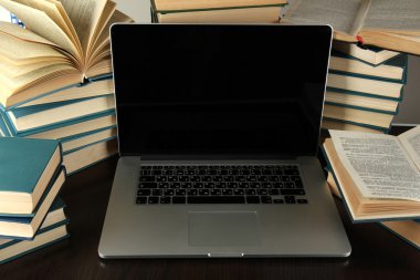 kitapların arka plan üstünde defter