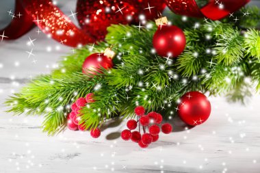 ahşap zemin çam ağacı Noel topları