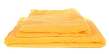 Sarı havlular beyazda izole edilmiş.
