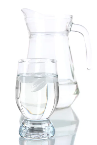 Glas Wasser isoliert auf weiß — Stockfoto