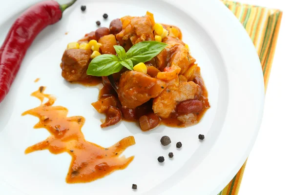 Chili Mais Carne - traditionelles mexikanisches Essen, isoliert auf weiß — Stockfoto