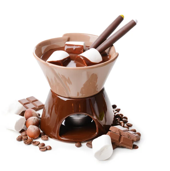 Chocolade fondue met marshmallow snoepjes, geïsoleerd op wit — Stockfoto