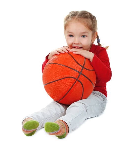 Küçük çocuklar üzerinde beyaz izole topu ile oyun — Stok fotoğraf