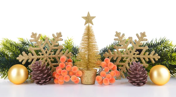 Composición de decoraciones navideñas aisladas en blanco — Foto de Stock