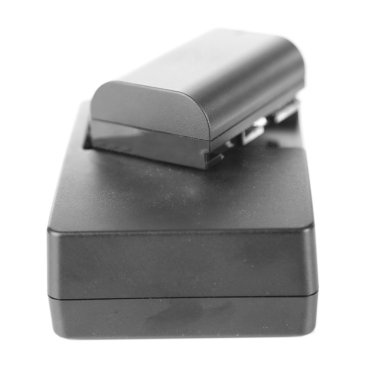 þarj cihazýna ve bataryaya üzerinde beyaz izole