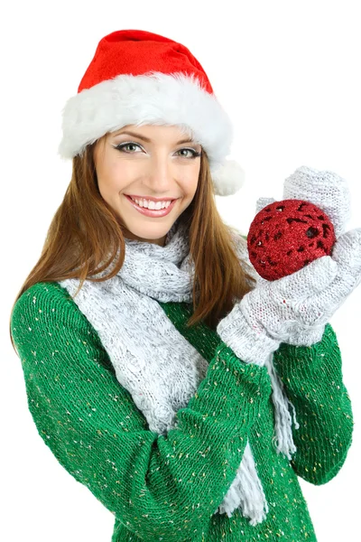 Bella ragazza sorridente con palla di Natale isolato su bianco — Foto Stock