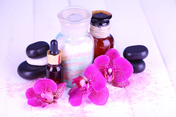 Beautiful spa setting with orchid on white wooden table close-up — Stock Photo, Image